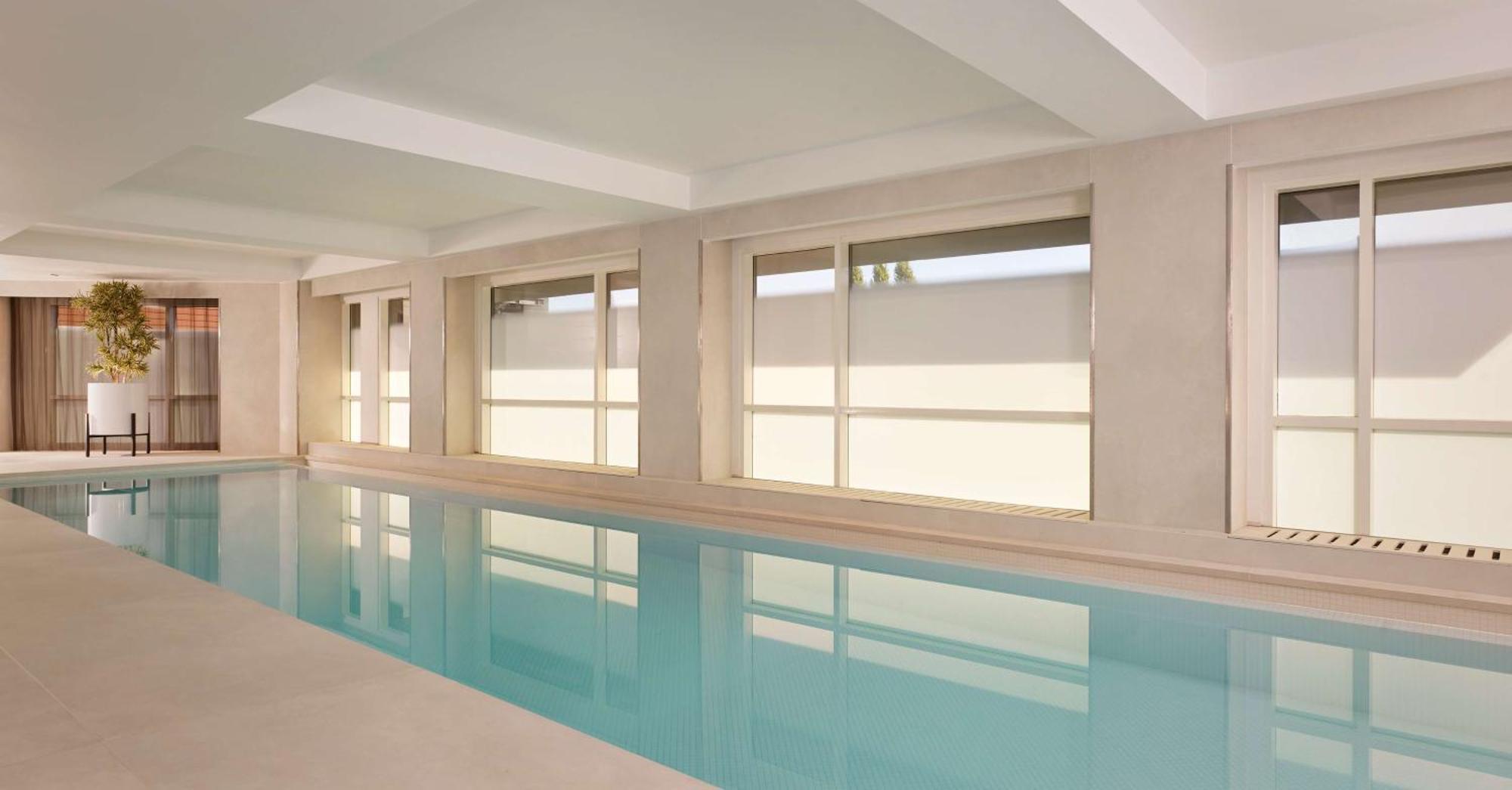 Park Plaza London Riverbank Esterno foto Swimming pool