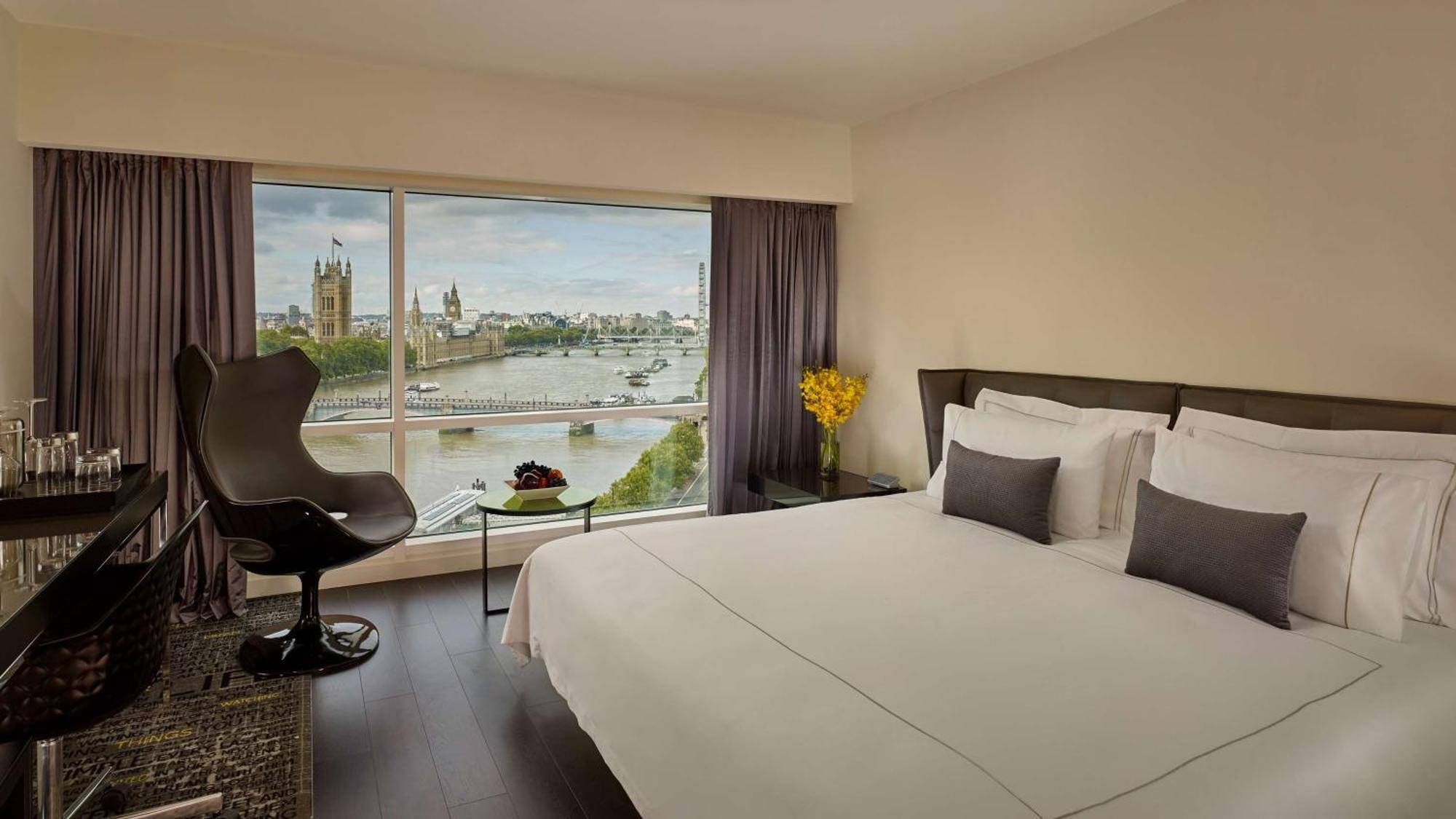 Park Plaza London Riverbank Esterno foto A room at the Mandarin Oriental London