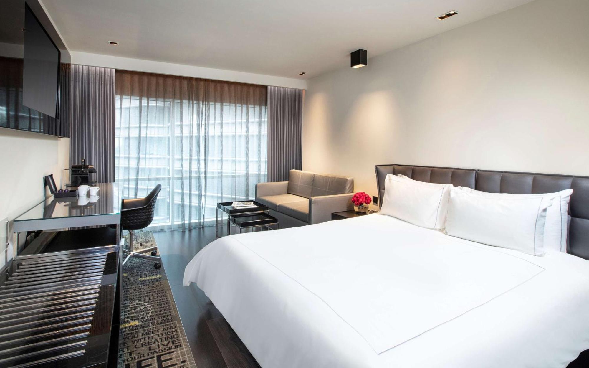 Park Plaza London Riverbank Esterno foto Room at the Four Seasons Hotel in Hong Kong