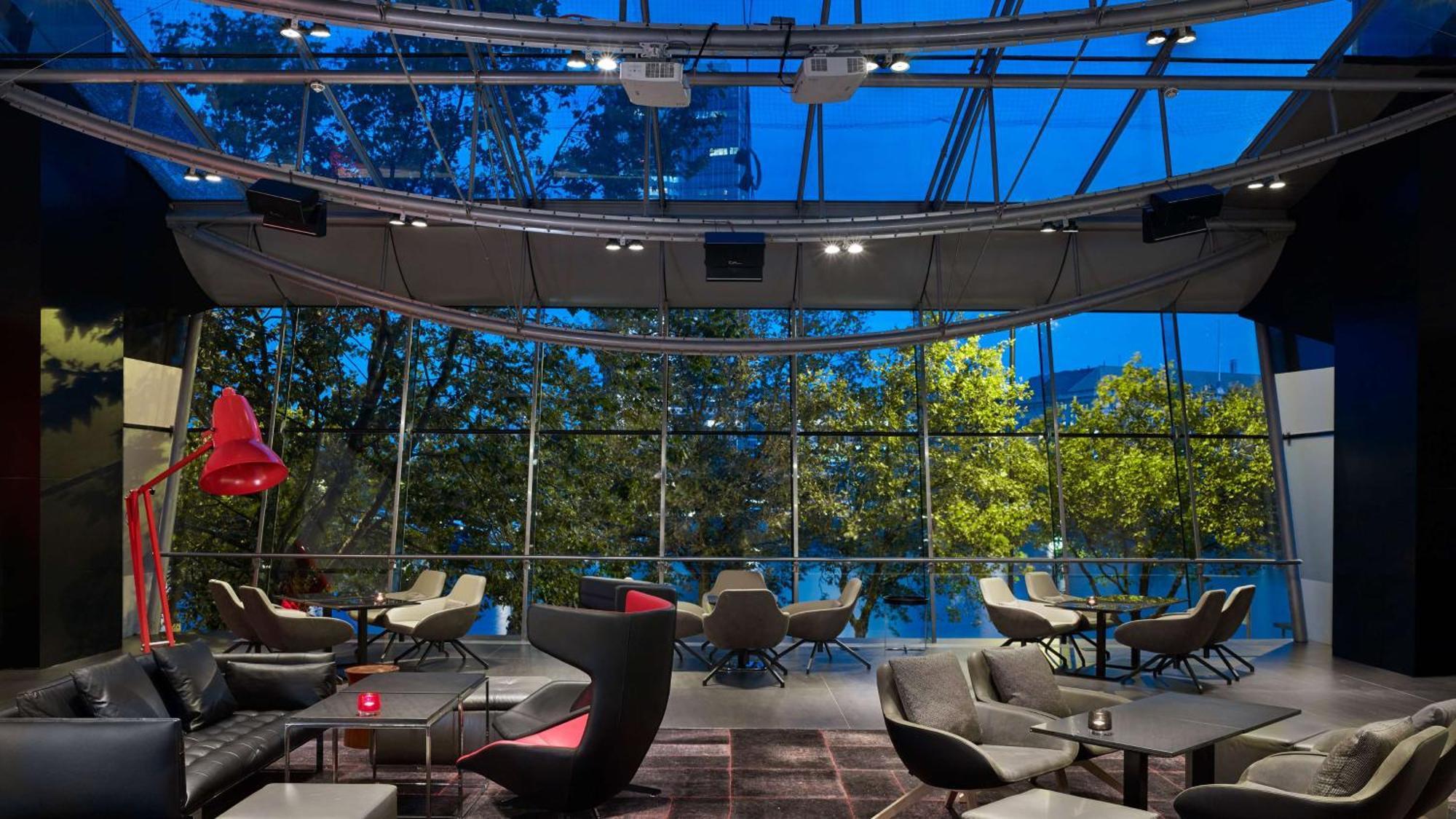 Park Plaza London Riverbank Esterno foto The interior of the hotel