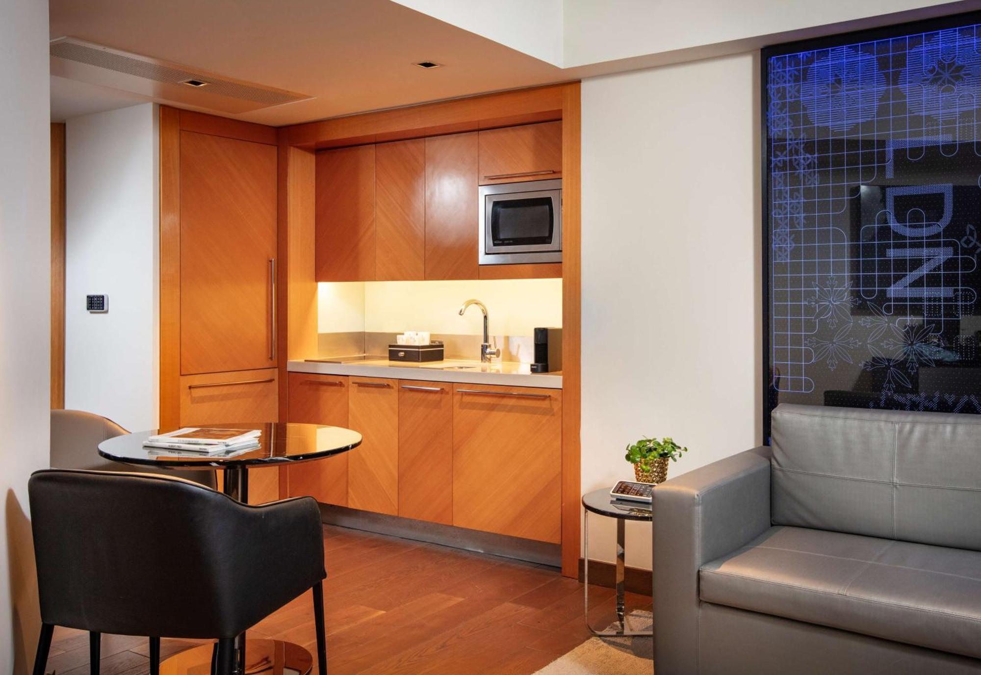 Park Plaza London Riverbank Esterno foto BN