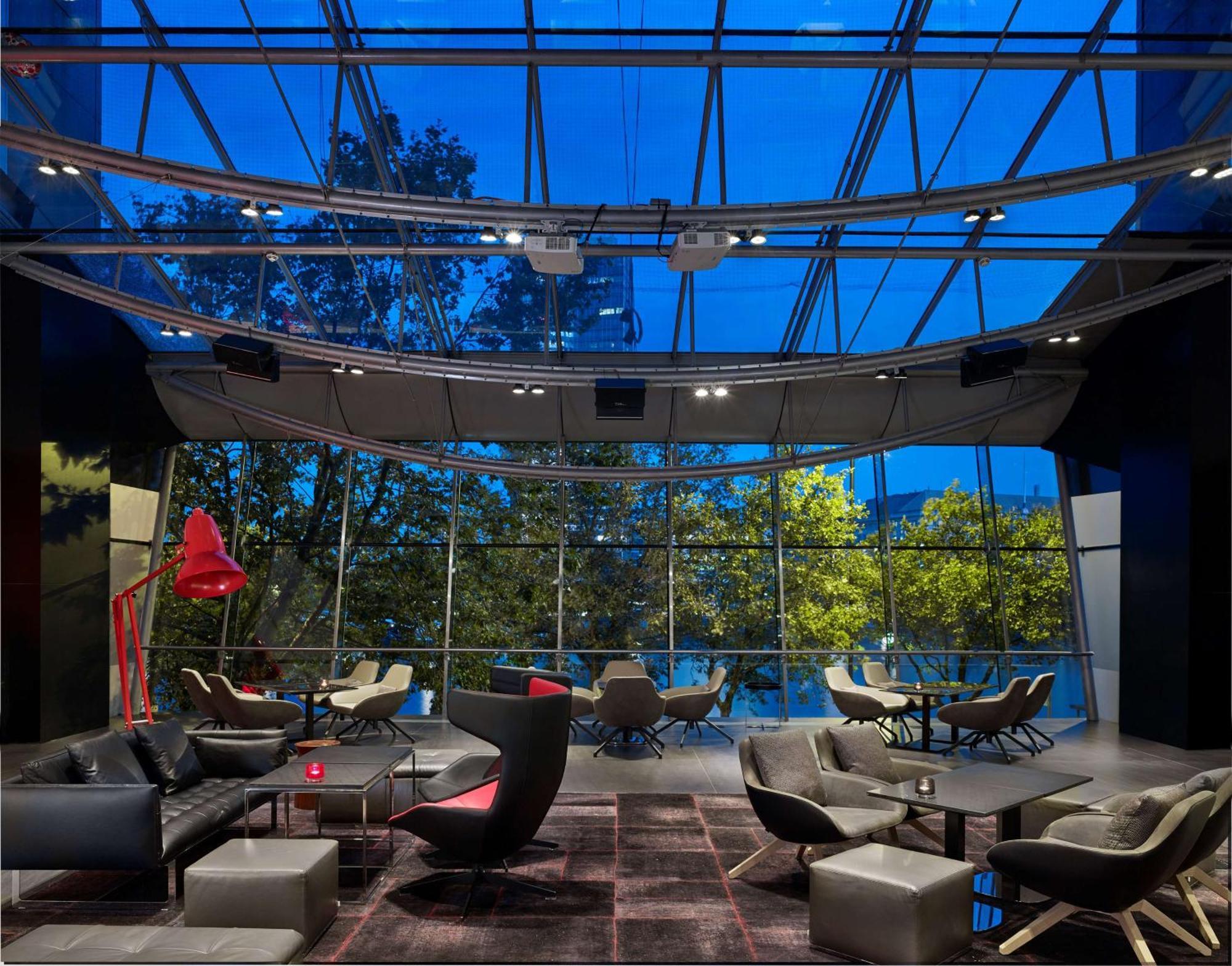 Park Plaza London Riverbank Esterno foto The interior of the hotel