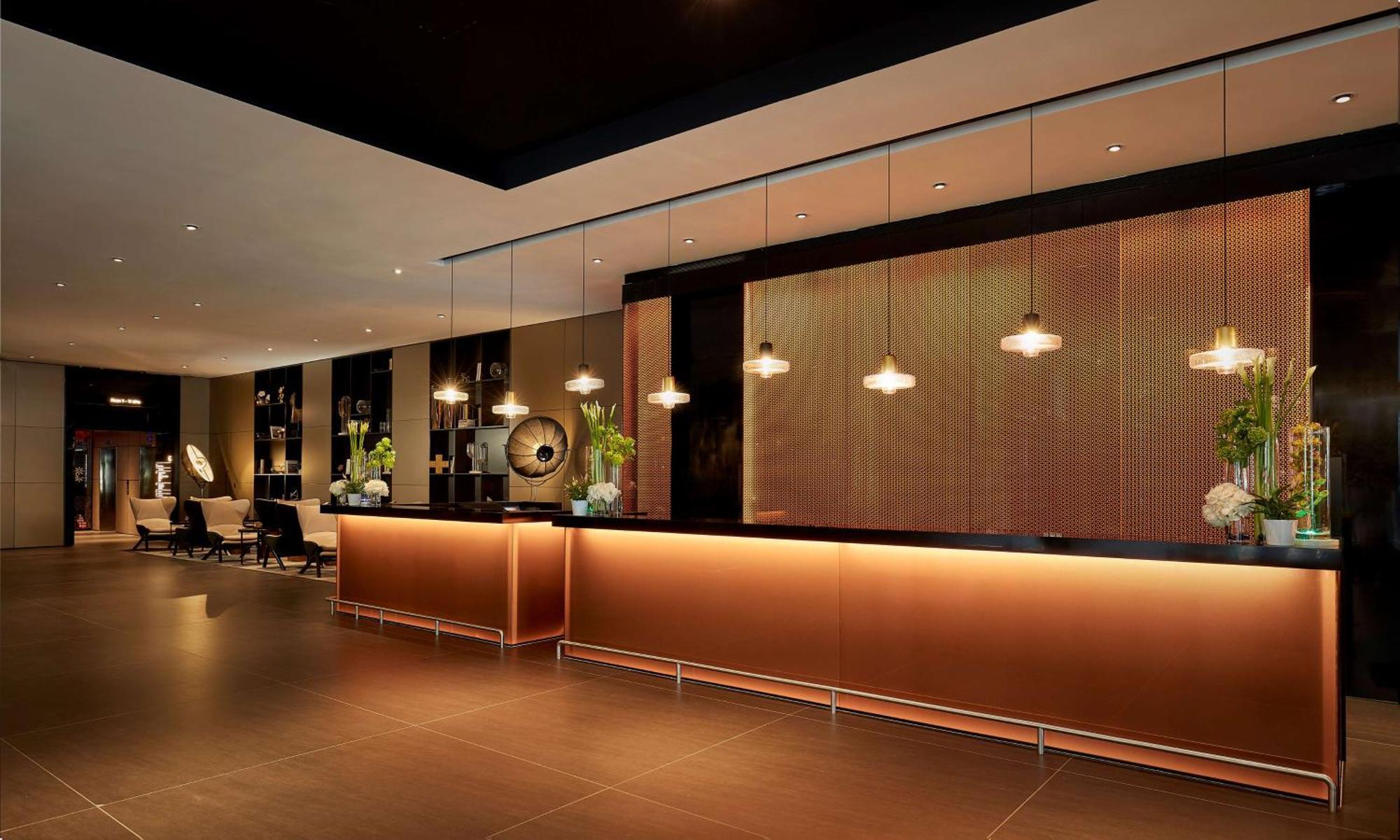 Park Plaza London Riverbank Esterno foto Reception desk