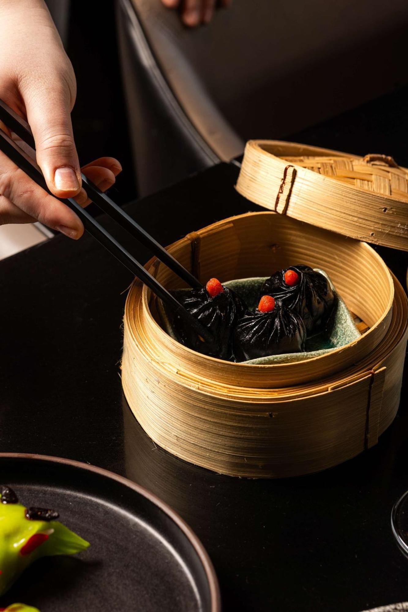 Park Plaza London Riverbank Esterno foto "A dish of black bean paste with red bean paste"