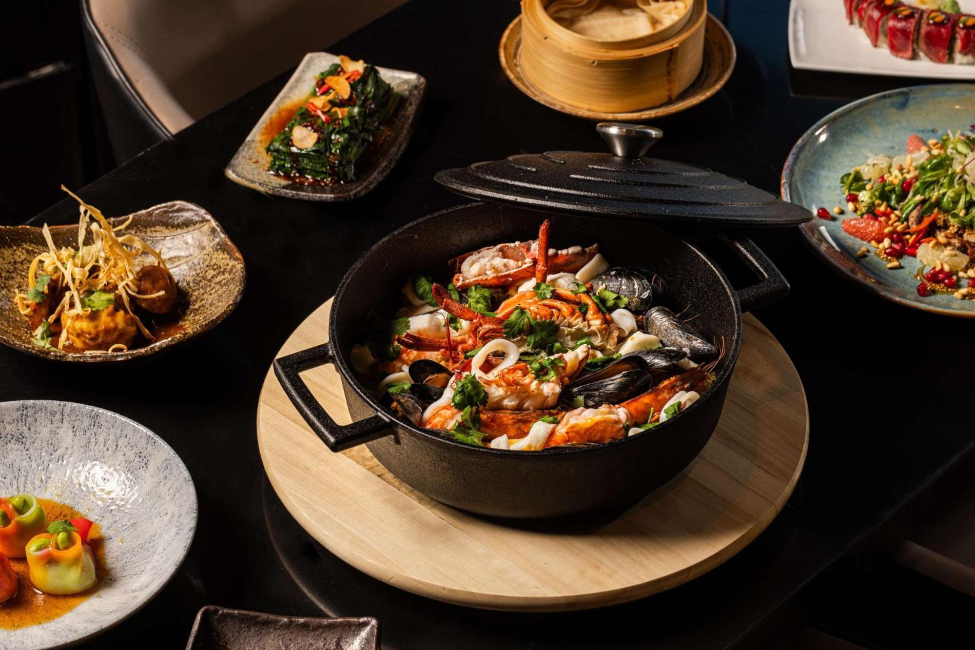 Park Plaza London Riverbank Esterno foto Food at the restaurant