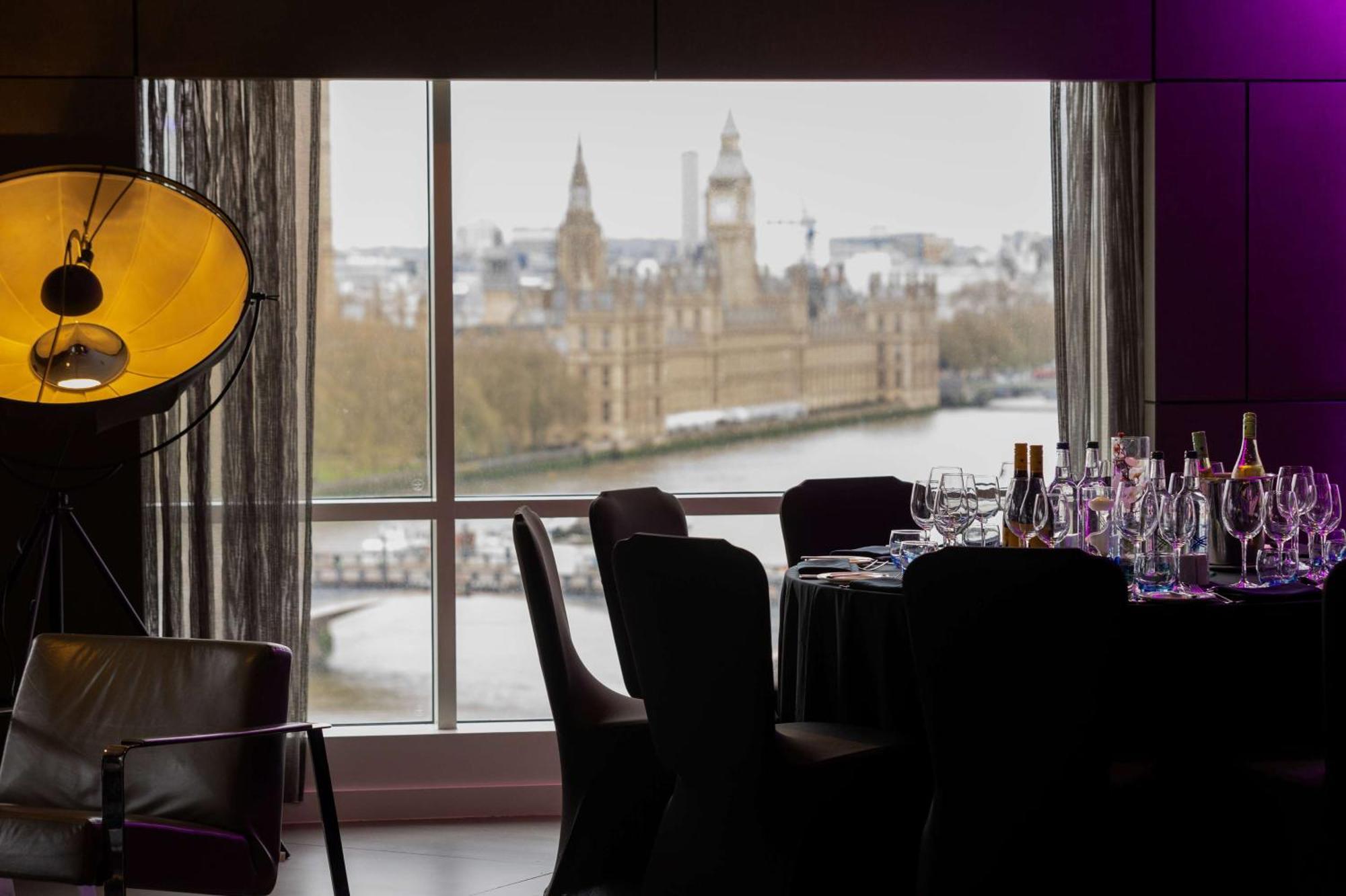 Park Plaza London Riverbank Esterno foto The view of the London skyline from the 10th floor of the hotel